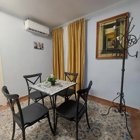 Couette-café Piazza Mazzini 4*